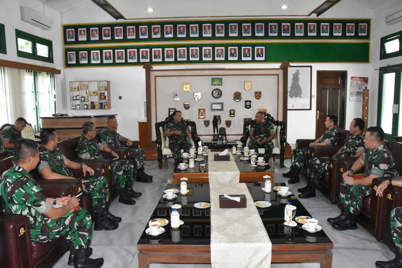 Ijin Melaksanakan Reuni, Alumni Akmil 97 Menghadap Gubernur Akmil